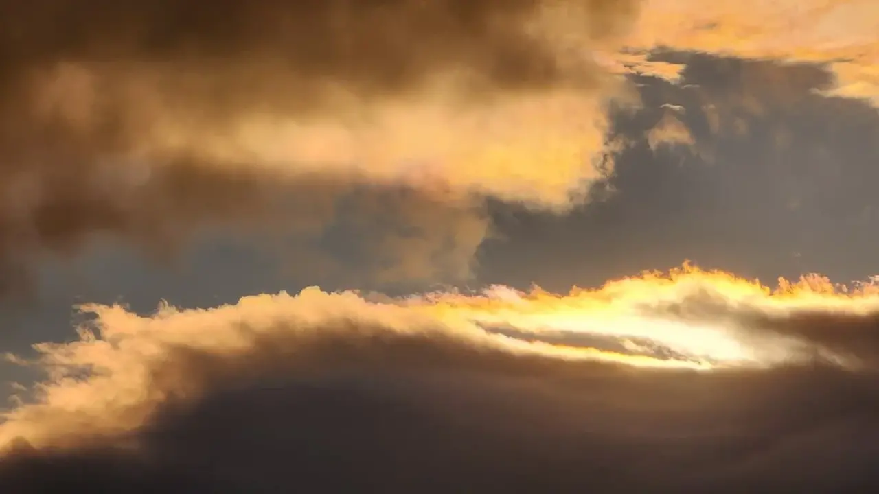 توقعات بهبوب رياح قوية وعواصف رملية وأمطار رعدية تضرب مناطق مغربية عدة مطلع الأسبوع